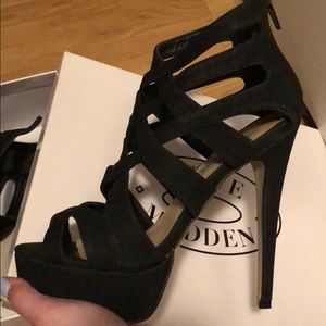 Steve Madden Black strapped heels